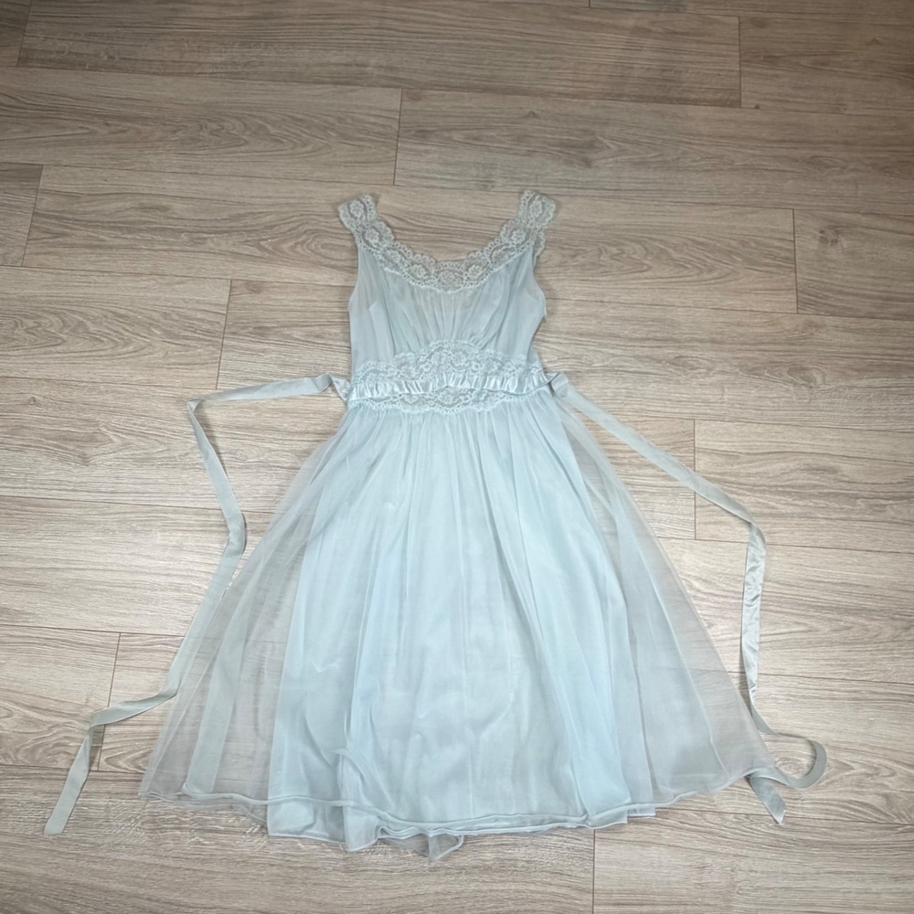 Vintage 1940s Vanity Fair Light Blue Lace Trim Ballerina Nightgown 32‎ USA Made